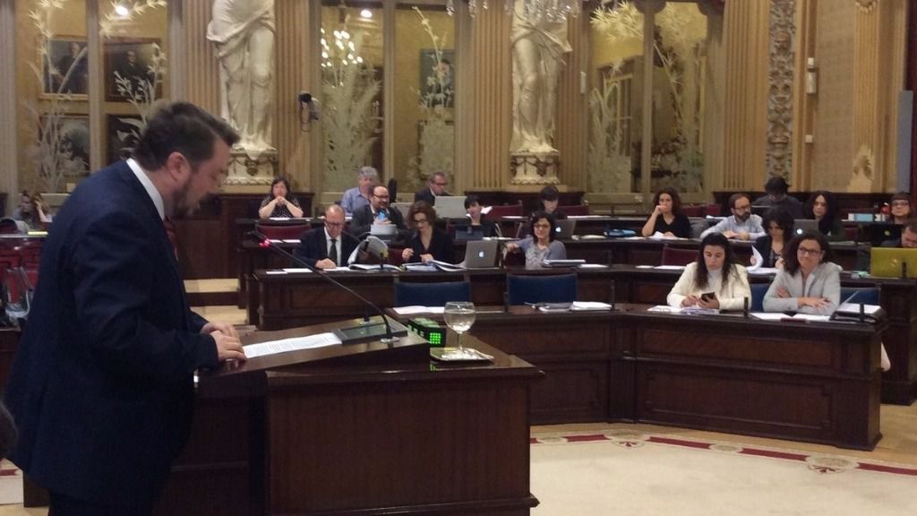 Antoni Camps durante su intervención en el Pleno