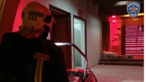 Imagen de la cuenta de Twiter de Bombers de Palma mientras ventilaban el recinto