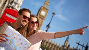 Londres Reino Unido pareja turismo mapa