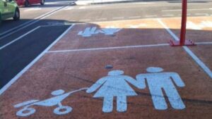 aparcamiento parking embarazada