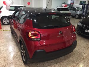 La parte posterior se parece a la del DS3.