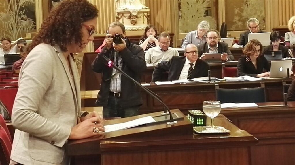 Catalina Cladera, en el Parlament