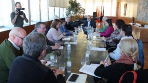 reunion consell con empresarios sobre alquiler turistico