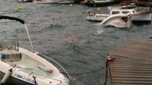 Barcas hundidas en Cala Corb