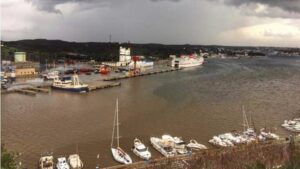 Puerto de Ma&oacute; marr&oacute;n