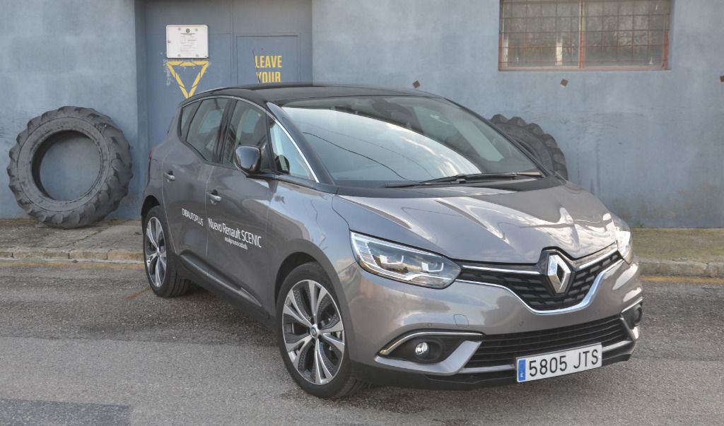 El nuevo Scenic cuenta con un diseño muy moderno dinámico que el del modelo precendente.
