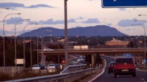Entre el enlace de la v&iacute;a conectora (Ma-30) y el puente previo a Festival Park