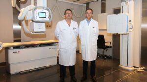 Joan Palmer, jefe del Servei de Radiologia, y Dino Comas, jefe del Servei d'Urg&egrave;ncies