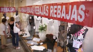 rebajas tienda comercio escaparate