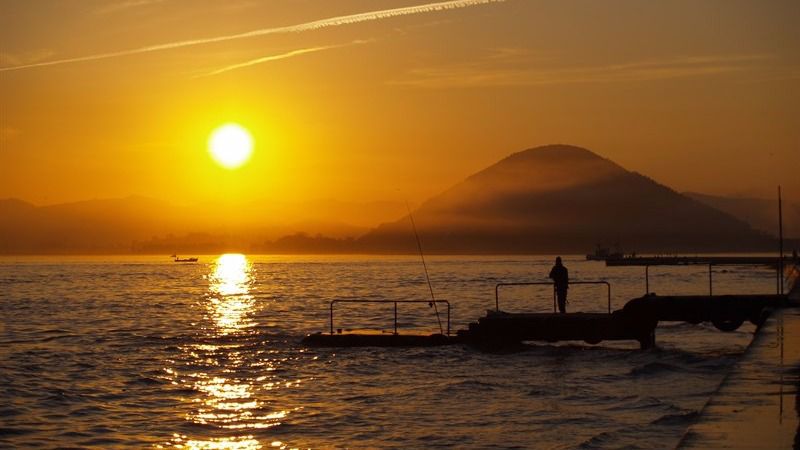 atardecer sol playa mar