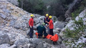 rescate monta&ntilde;era herida