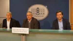 Josep Meli&agrave; y Jaume Font (Proposta per les Illes) junto a Joan Estarellas (Aptur)