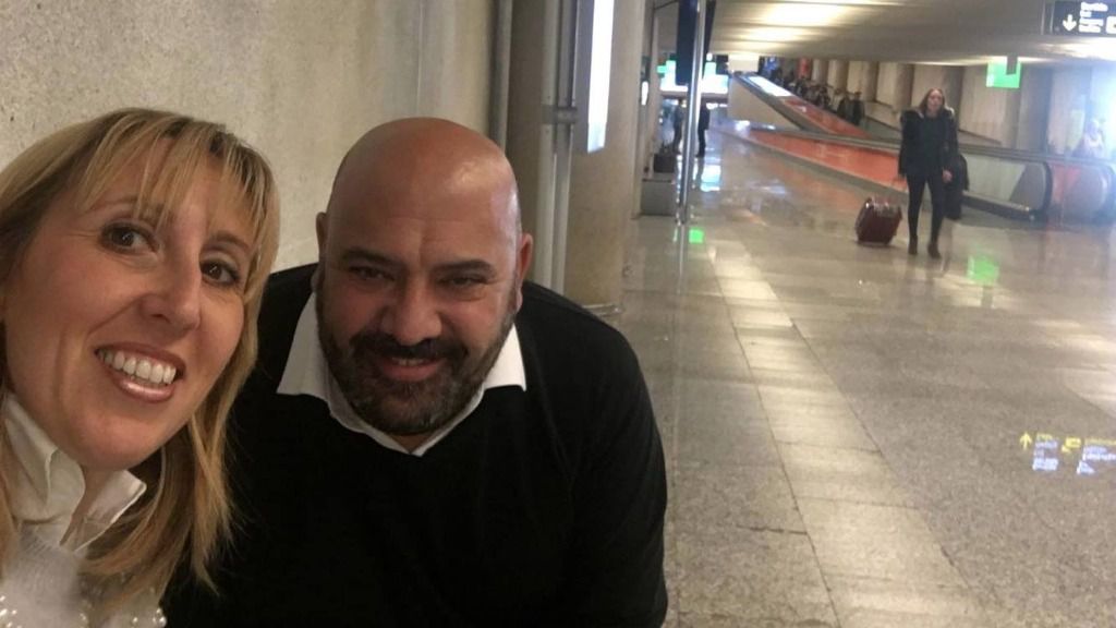 Martínez coincidió ayer con Catalina Soler en el aeropuerto