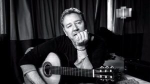 Imagen del vocalista de Revolver, Carlos Go&ntilde;i