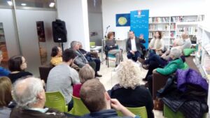 Imagen del acto de presentaci&oacute;n del libro