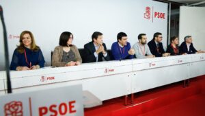 Imagen de la Gestora del PSOE presidida por Javier Fern&aacute;ndez