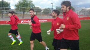 Imagen del entrenamiento previo al partido con la presencia de Zdjelar