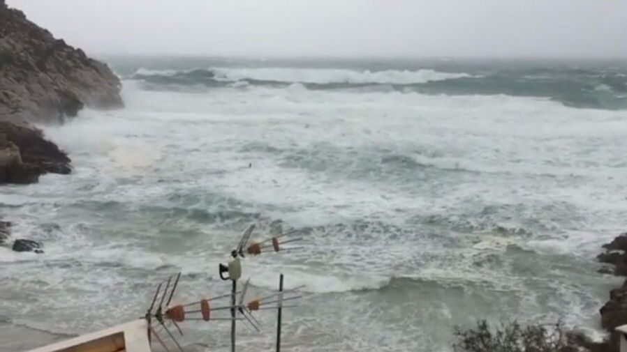 El viento ya se ha hecho notar en la Cala Sant Vicenç