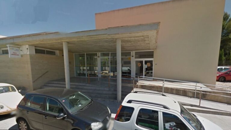 Trabajadores del centre sanitario llevan sus propios calefactores eléctricos