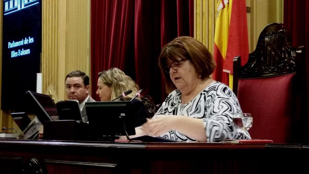 Imagen de la presidenta del Parlament, Xelo Huertas