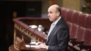 Mediante un un Real Decreto de medidas urgentes de protecci&oacute;n de consumidores