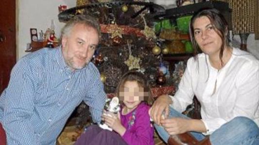 El padre permanece en prisión y la madre, en libertad con cargos