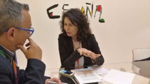 Matilde As&iacute;an atiende a mallorcadiario.com en Fitur