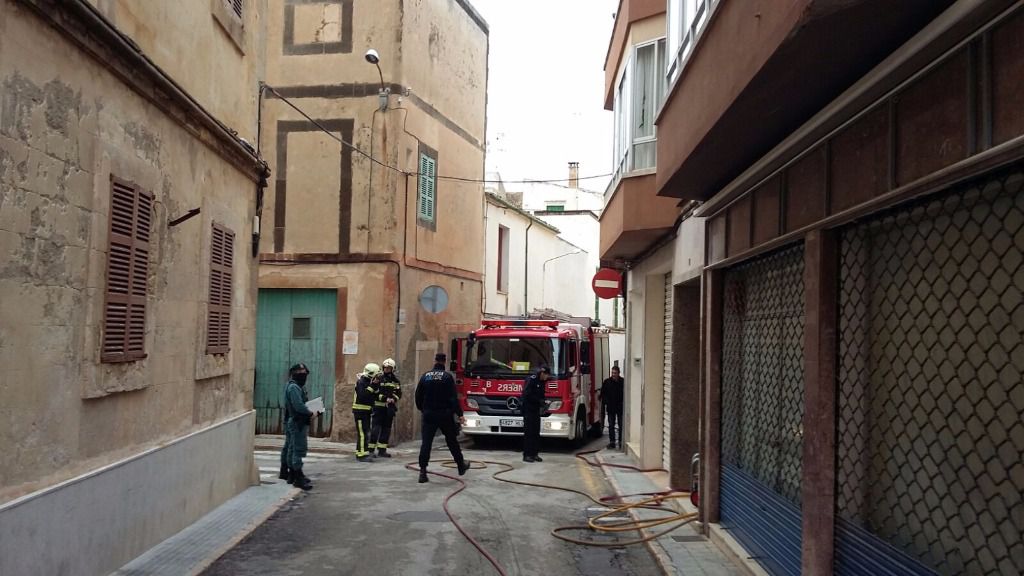 Los bomberos han conseguido extinguir el incendio una hora y media más tarde