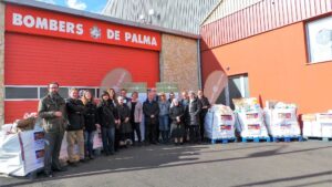 Francisco Martorell, Cristina Beascoechea, Alejandro S&aacute;enz de San Pedro, representantes de las ONG&rsquo;s y trabajadores