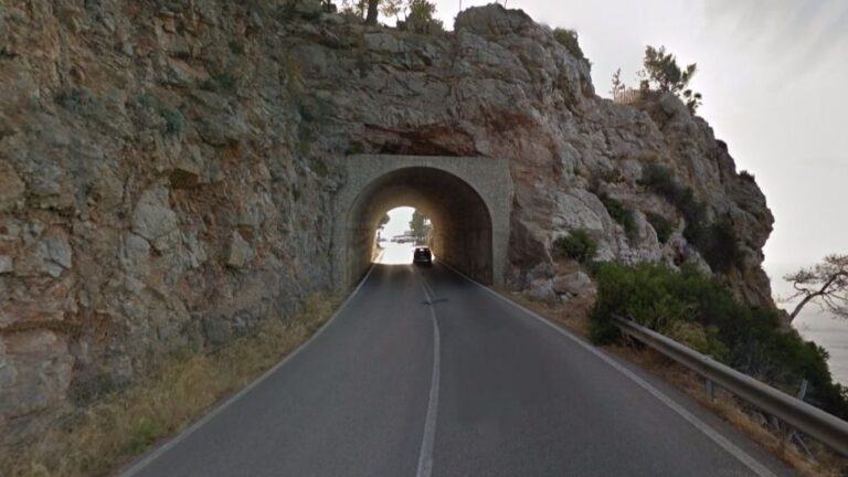 Se ha desprendido parte de la cubierta de hormigón de la bóveda del túnel