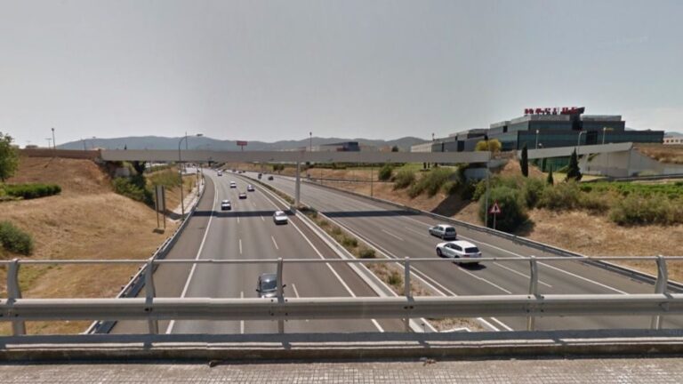 La joven se ha precipitado a la autopista por causas que todavía se desconocen
