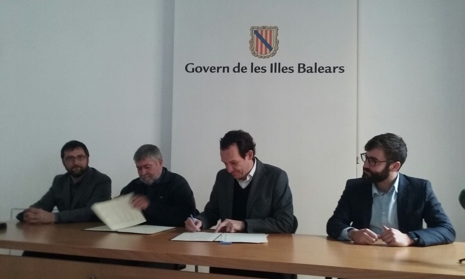 Imagen de los consellers Pons y Font Massot
