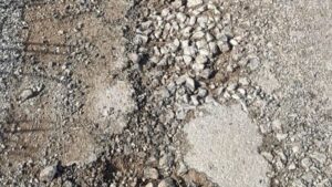 mal estado camino atzaro