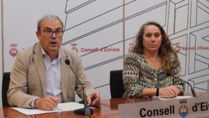 El presidente del Consell, Vicent Torres y la vicepresidenta 1&ordf;, Viviana de Sans