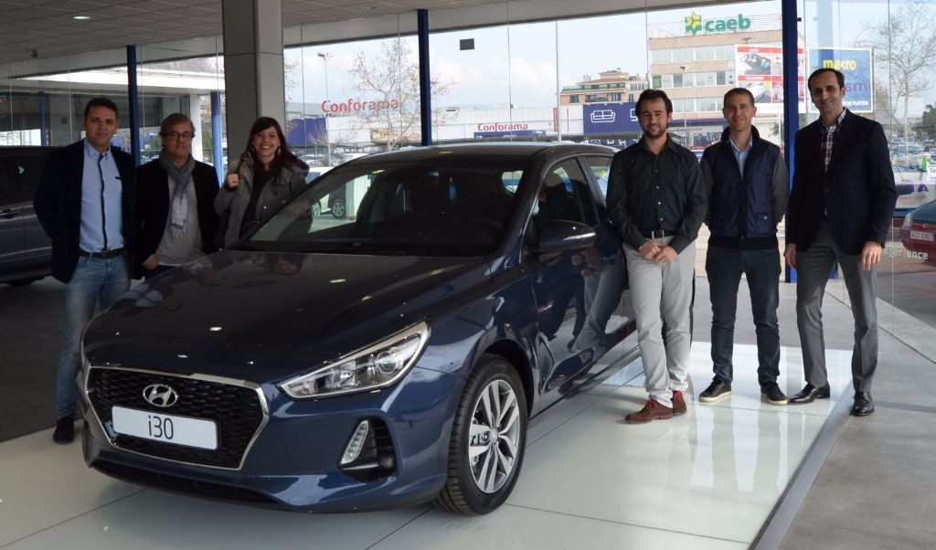 Todo el equipo humano que se encargará de que el Hyundai i30 se vea a menudo por las carreteras y calles de Mallorca.