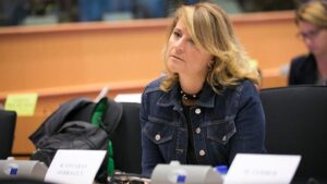 Rosa Estar&agrave;s, eurodiputada popular