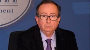 El juez le atribuye presuntas coacciones y tr&aacute;fico de influencias