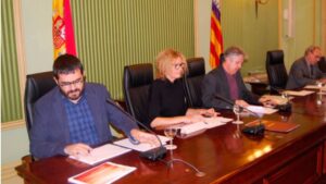 El conseller ha comparecido en el Parlament este jueves