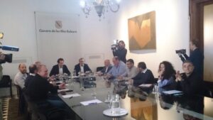 El conseller se ha reunido con los taxistas este viernes