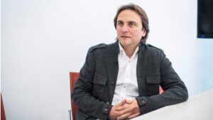 Es especialista en Sociolog&iacute;a del Turismo y Turismo Residencial