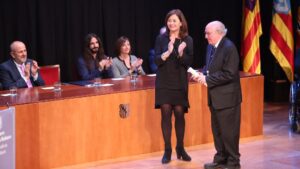 Armengol, junto al premiado Joan Veny