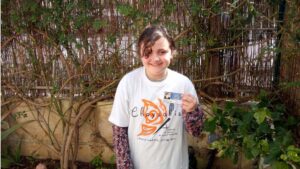 Rosa muestra su tarjeta