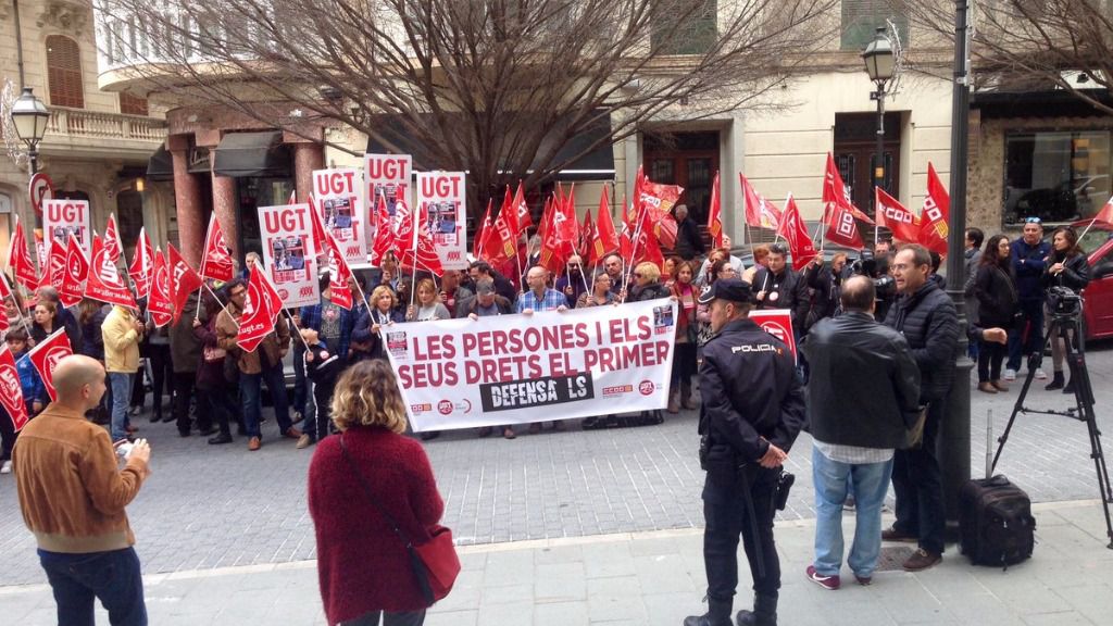 CCOO UGT manifestación