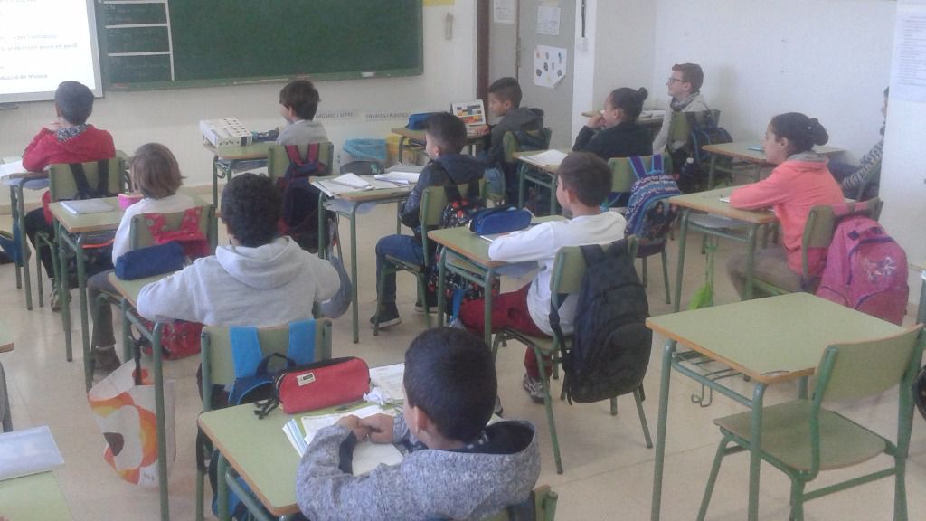 aula colegio escuela niños policía