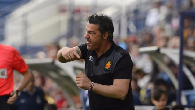 El entrenador Javier Olaizola desgañitándose