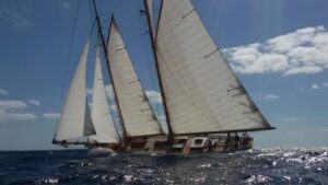 barco de &eacute;poca vela