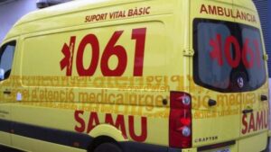 Dos ambulancias del 061 evacuaron a los motoristas con politraumatismos