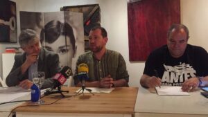 Enric Casanova (izq), David Abril y Aitor Morr&aacute;s (dcha) durante la rueda de prensa