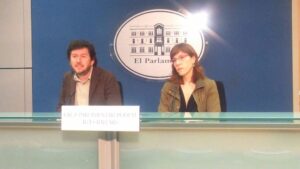 Alberto Jarabo y Laura Camargo este lunes en el Parlament
