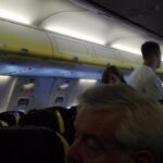 Miles de pasajaros están encerrados en los aviones desde hace más de tres horas